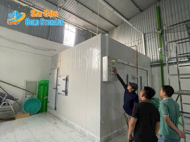 Hình ảnh ghi nhận quá trình thi công kho đông bảo quản thực phẩm tại phường Tây Thạnh.
