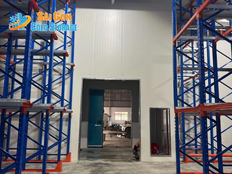 Hình ảnh công trình kho lạnh bảo quản kem qua từng giai đoạn thi công tại Hóc Môn.