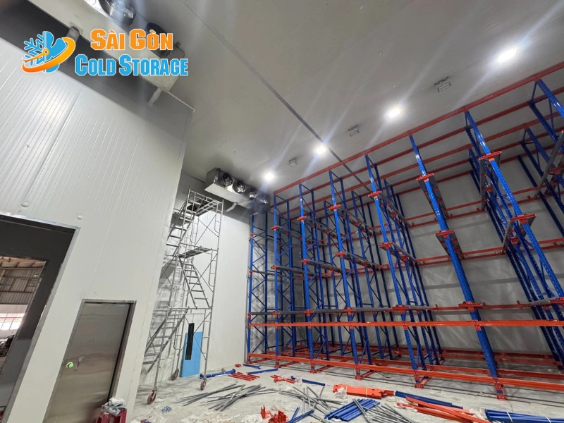 Hình ảnh ghi lại tiến độ thi công kho lạnh bảo quản kem tại Hóc Môn.