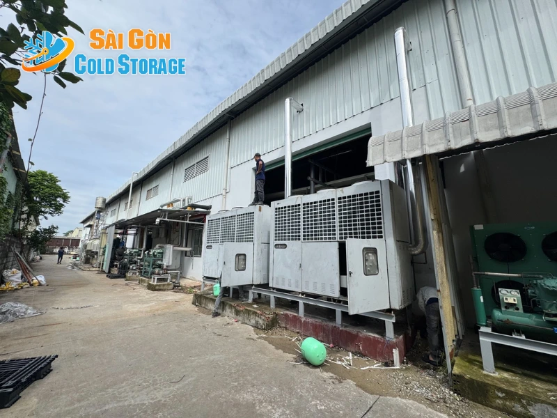 Hình ảnh thực tế từ quá trình lắp đặt kho lạnh bảo quản kem khu vực Hóc Môn.